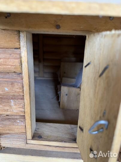 Деревянный кукольный домик с мебелью