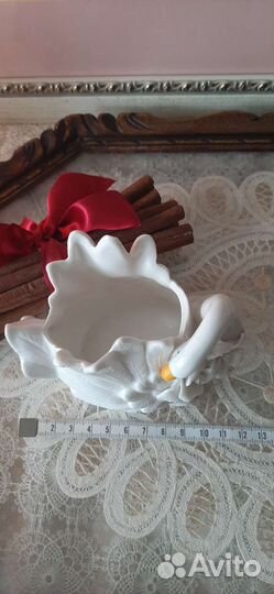 Фарфоровая конфетница, салфетница лебедь/ новая