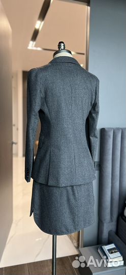 Шерстяной костюм женский с юбкой серый MaxMara