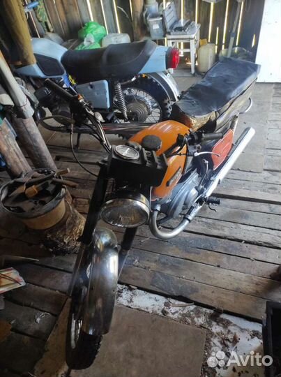 Мотоцикл иж планета-4 (разбор), и ещё запчасти