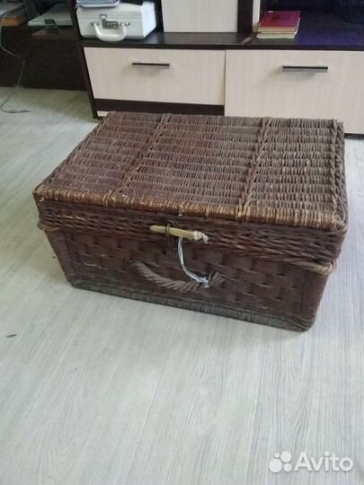 Сундук старинный плетенный