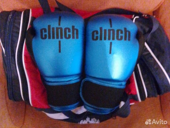 Боксерские перчатки 10 oz clinch