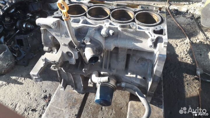 Блок коленвал с поршнями HR16 Juke Sentra Tiida