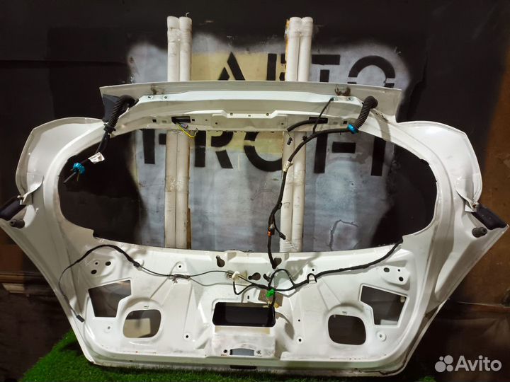 Крышка багажника Peugeot 308