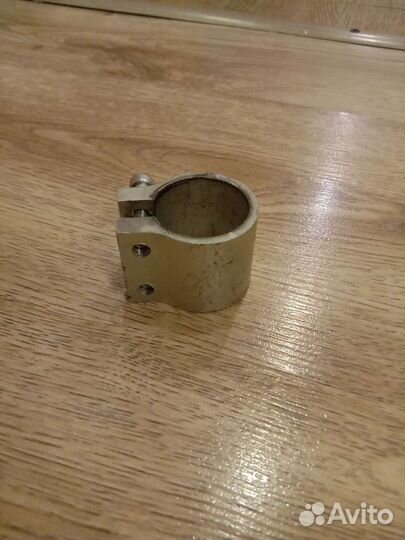 Зажим для трюкового самоката