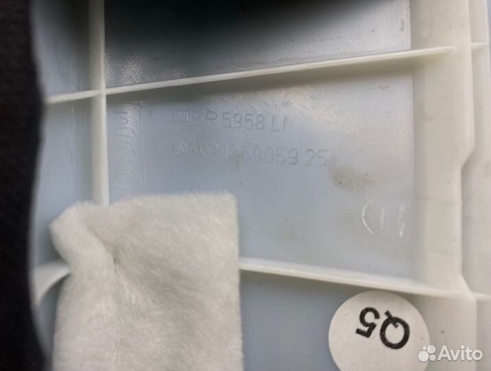 Обшивка стойки передняя левая Mercedes-Benz