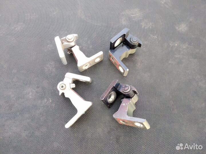 Skoda Rapid Петли дверей оригинал