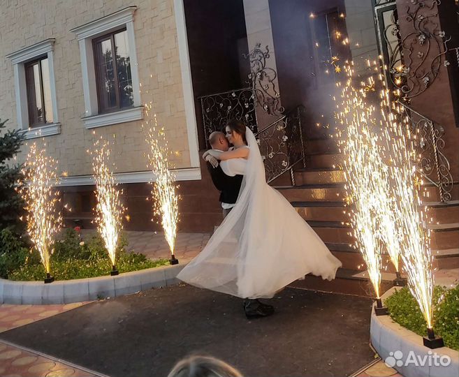 Тяжелый дым, холодные фонтаны, лазерное шоу, конфе