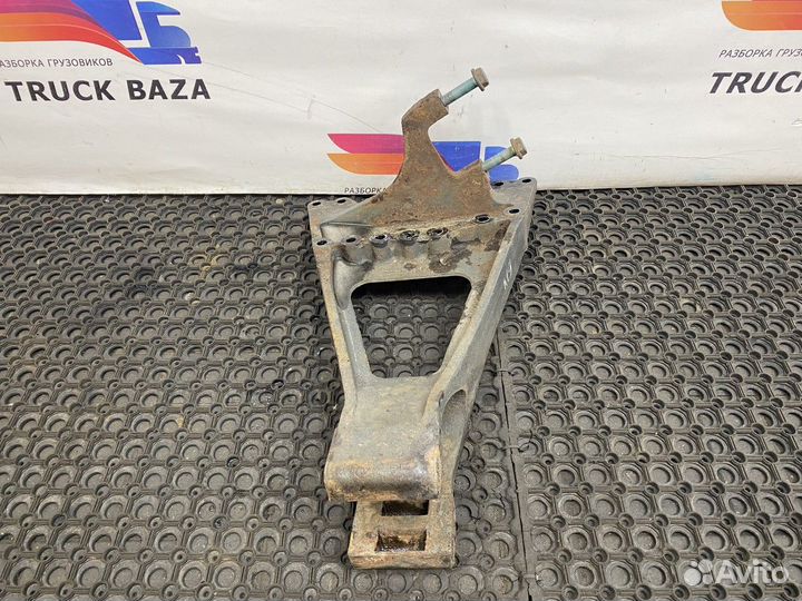 Кронштейн реактивной тяги правый