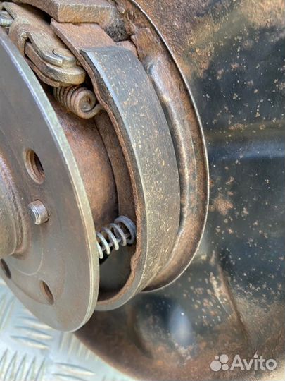 Ступица задняя левая Mercedes-Benz 190E W201 M102