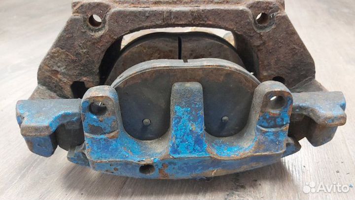 Суппорт тормозной передний левый Bmw 7 Series E38