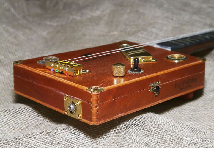 Сигарбокс гитара Cigar Box Guitar