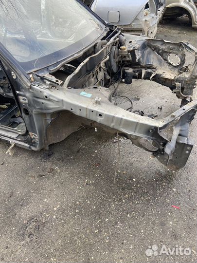 Передняя правая четверть Ниссан альмера классик