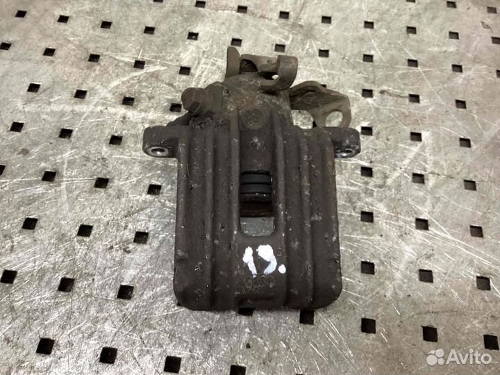 Суппорт задний левый Volkswagen Golf