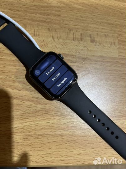 Apple Умные часы Watch SE, 44mm, серый космос