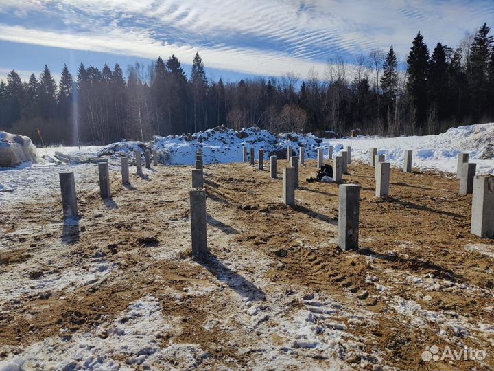 Забивка бетонных свай под фундамент