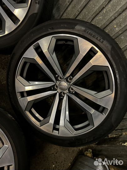 Комплект оригинальных колес Audi Q8 R22