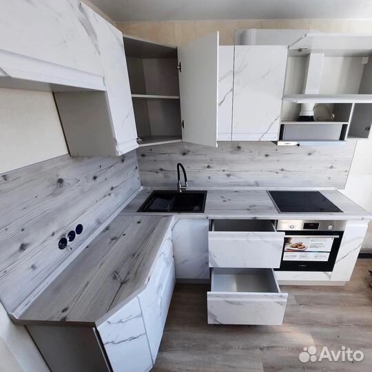 Белая кухня в наличии