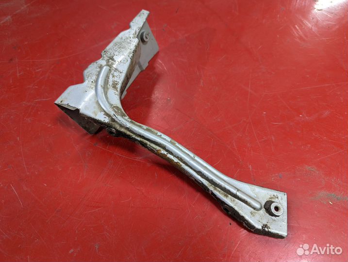 Кронштейн крыла левый Audi A6 Allroad C5