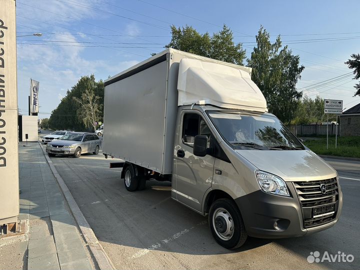 Водитель с личным грузовым автомобилем