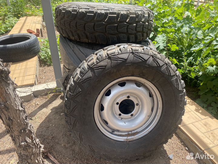 Kumho Road Venture MT51 235/85 R16