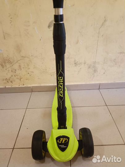 Самокат трехколесный