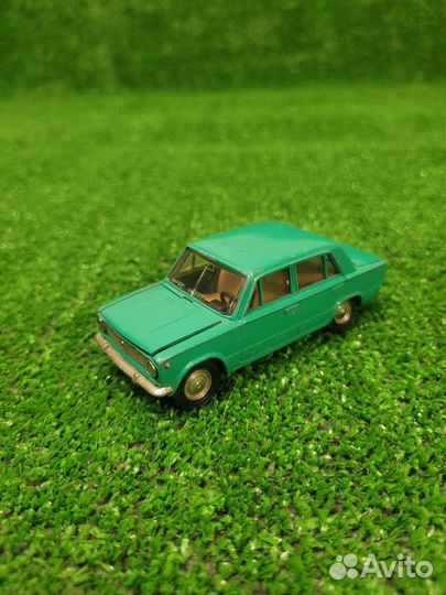 Модель автомобиля ваз 2101 СССР 1/43