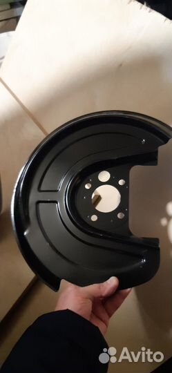 Грязезащитный щиток супорта на гольф 4