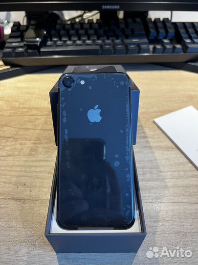 Телефон iPhone 8 64 gb