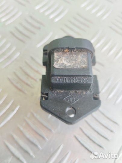 Датчик включения вентилятора Renault Logan