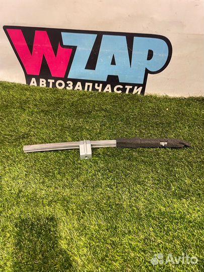 Направляющая стекла задней левой Honda HR-V