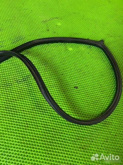 Уплотнитель двери задний левый Nissan Almera G15