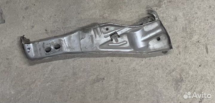 Крепление планки телевизора Audi a6 c4