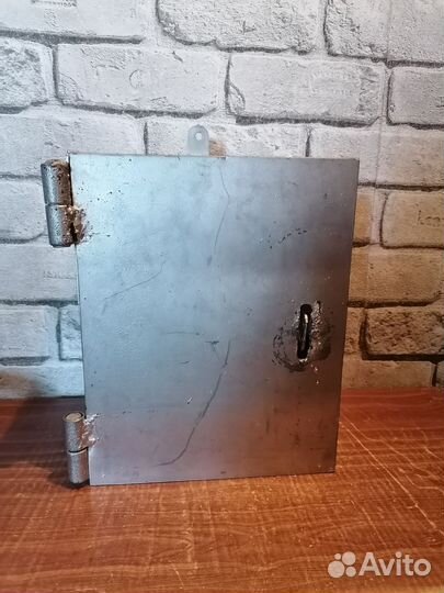 Сейф металлический