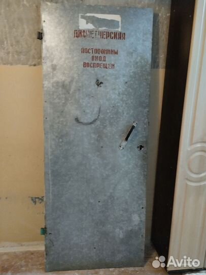 Дверь обитая металлом