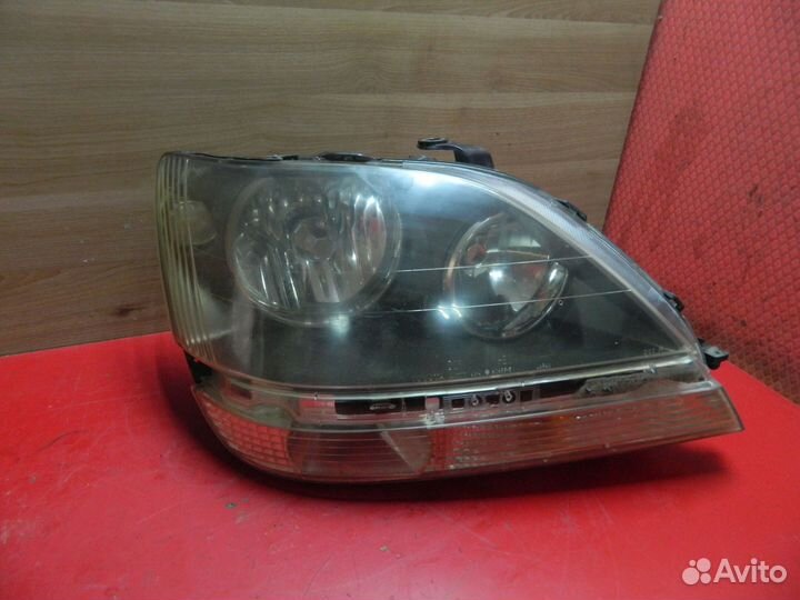 Фара правая 8113048041 Toyota Harrier (XU10)