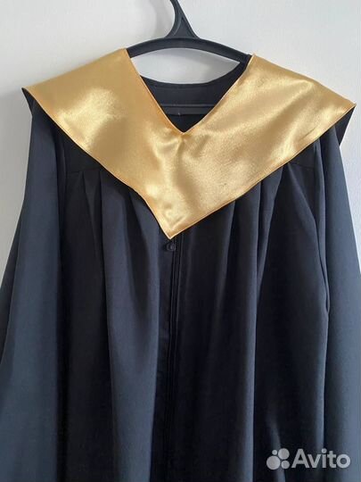 Мантия магистра с золотым капюшоном и шапочкой