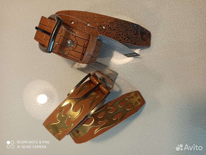 Ремень с золотым тиснением
