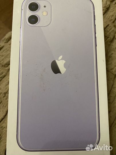 Коробка от iPhone 11 с наушниками