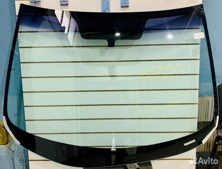 Лобовое стекло на Мазда 3