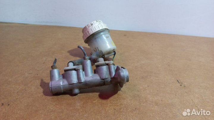 Главный тормозной цилиндр Mitsubishi Colt CJ