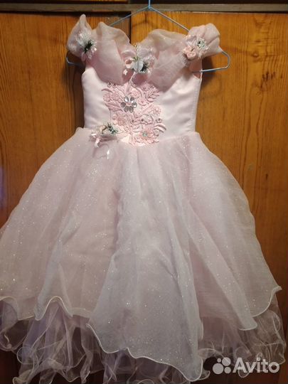 Платье праздничное