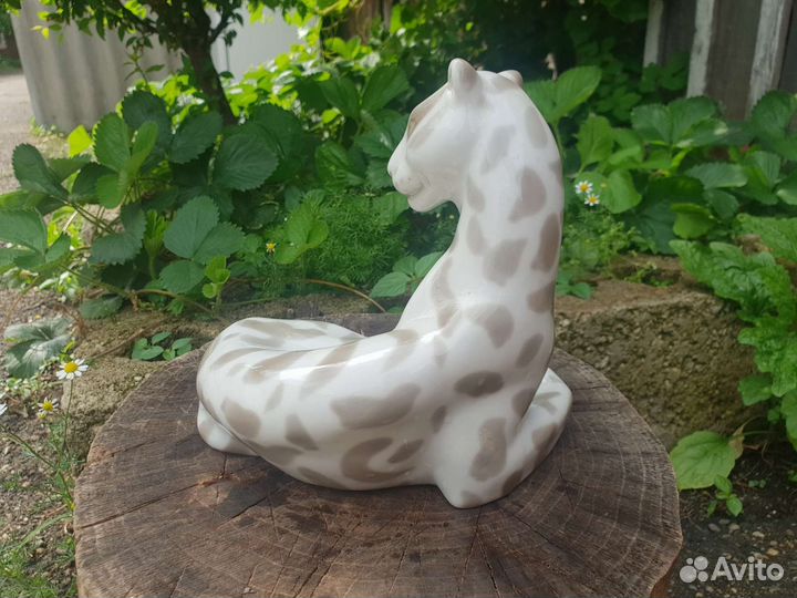 Фарфоровая статуэтка leopard