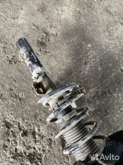 Стойка передняя правая в сборе skoda fabia 2 rooms