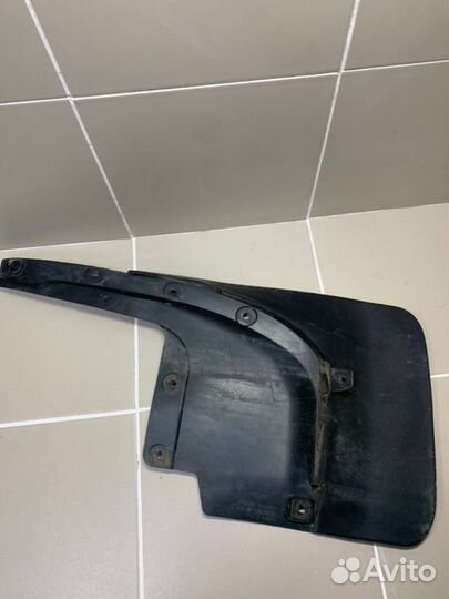 Брызговик задний правый Lexus Lx570 2007