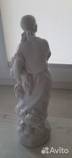 Статуэтка фарфор