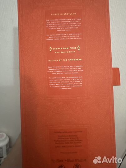 Пустая бутылка виски с коробкой