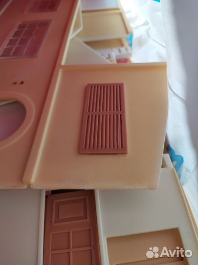 Кукольный домик с мебелью