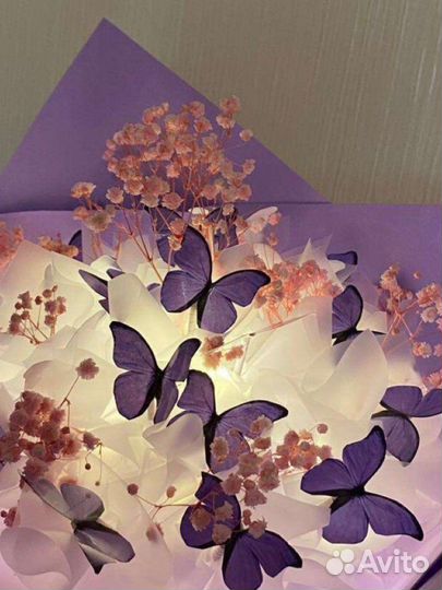 Букет из бабочек с гипсофилой