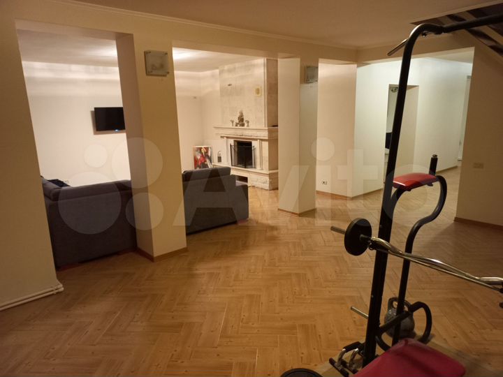 5-к. квартира, 200 м², 3/4 эт.